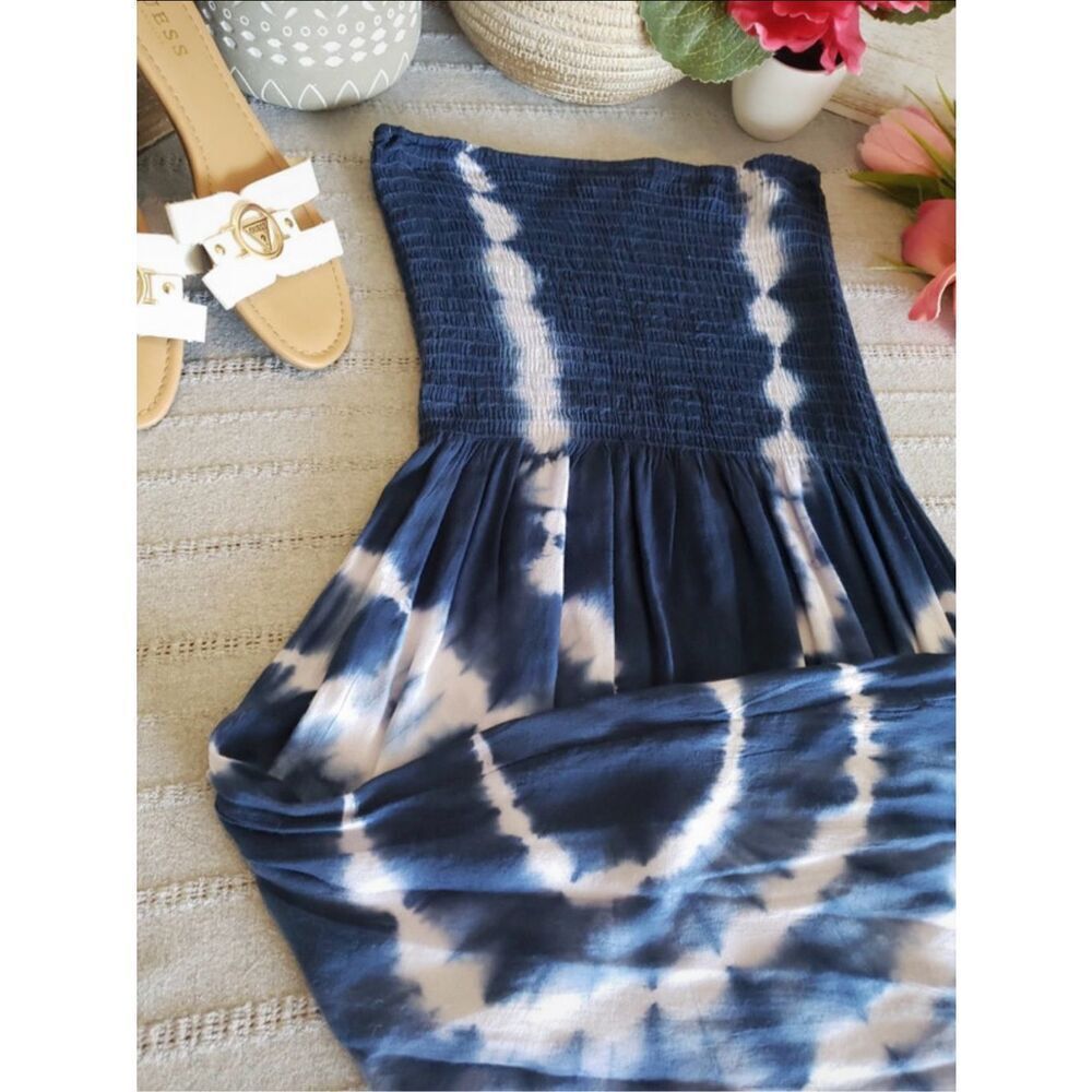 Blue and white tie dye design long strapless maxi dress. - Picture 3 of 10